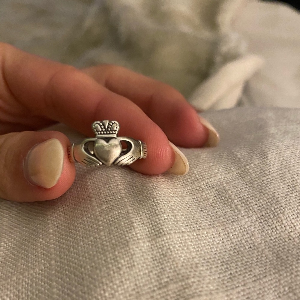 Irish claddagh ring: 925